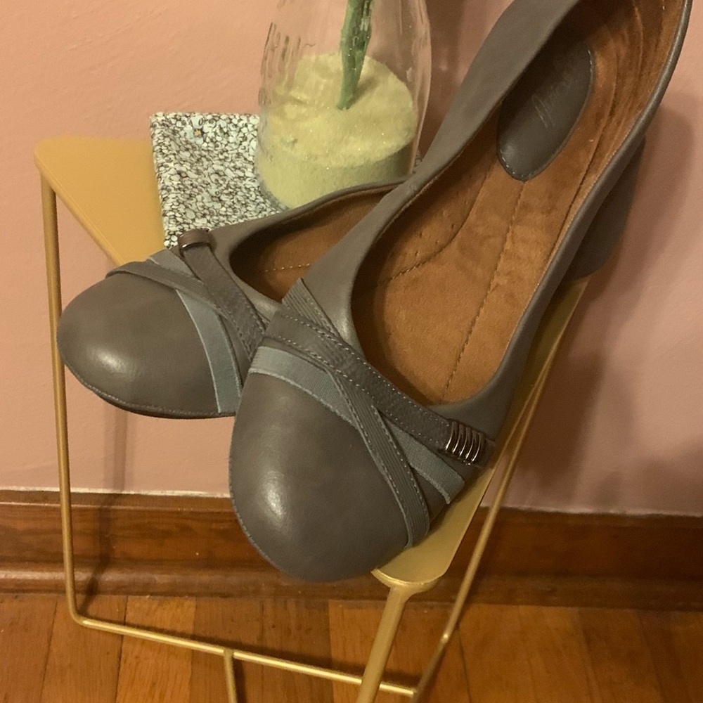 Euro soft grey flat, size 11W